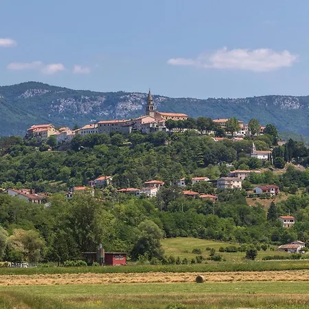 Stunning In Pocekaji * Sveti Martin (Buzet)